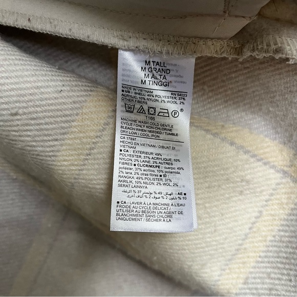 Old Navy plaid shacket - Picture 5 of 5